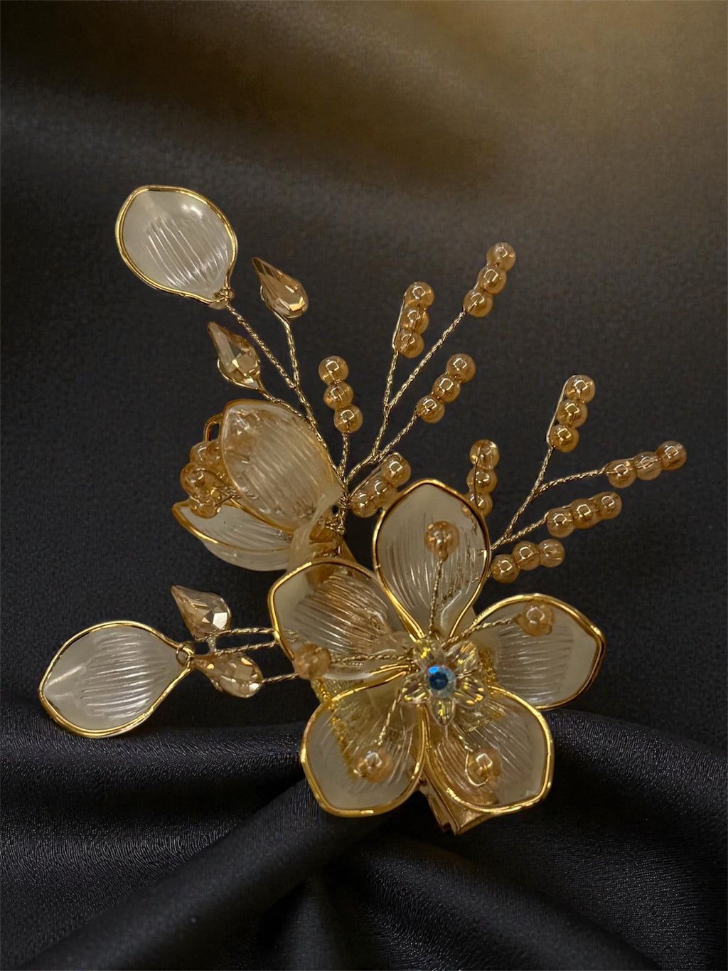 Glided Petals Clip