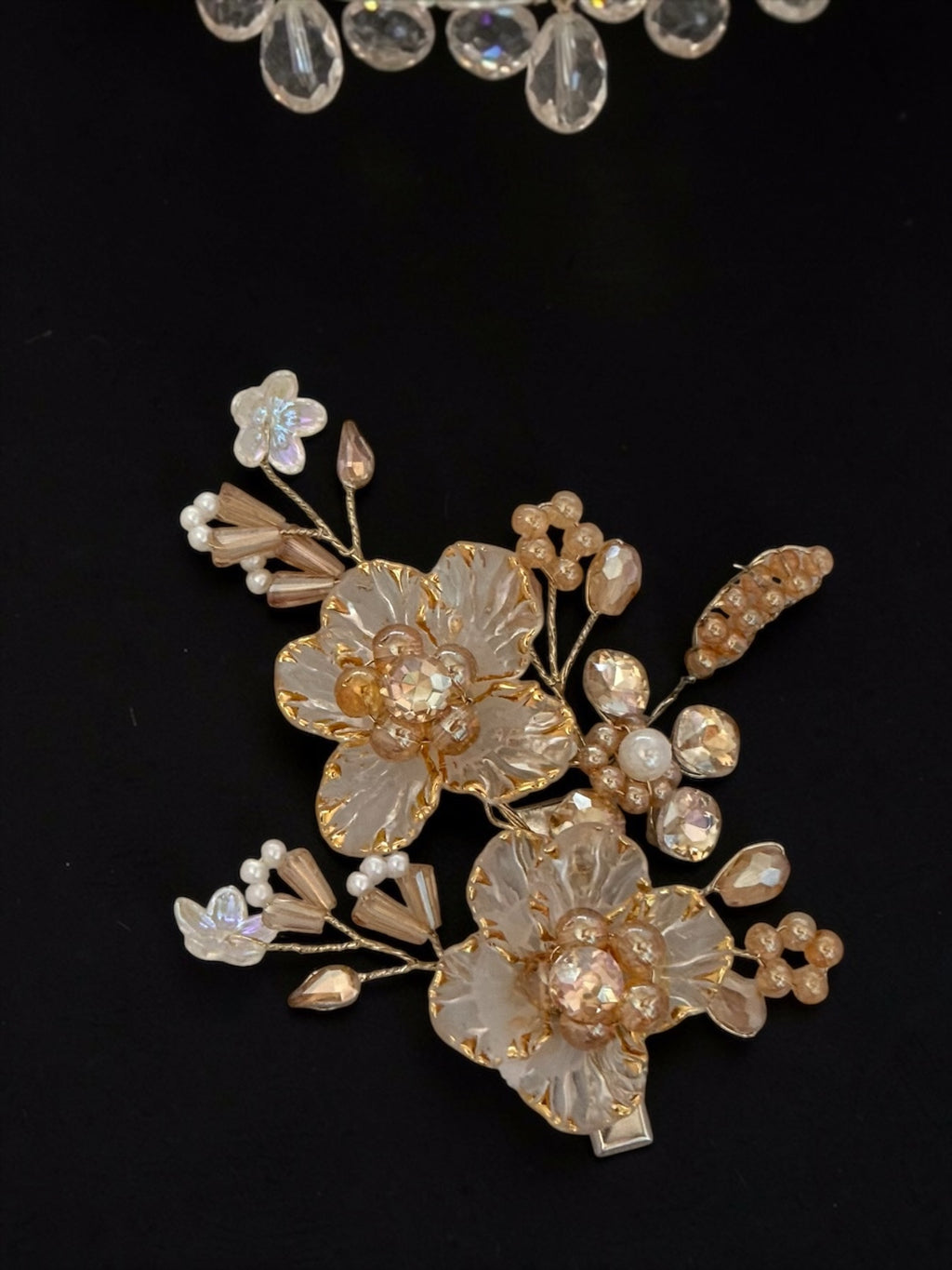 Golden bloosom Clip