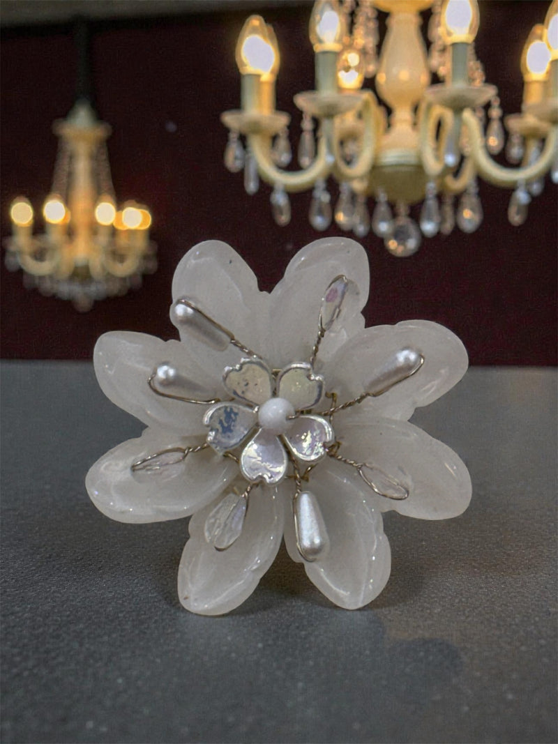 Floral clip [1]