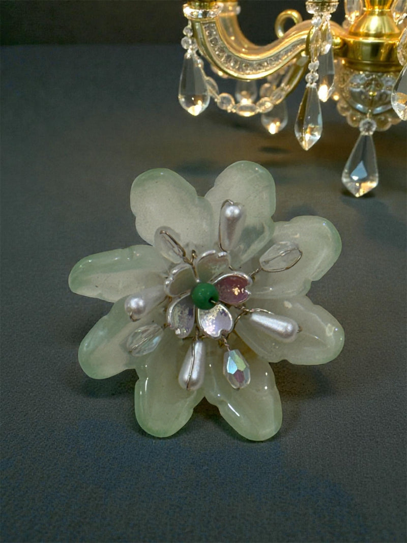 Floral clip [1]